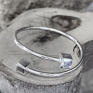 2. Rigid cube bracelet silver gray