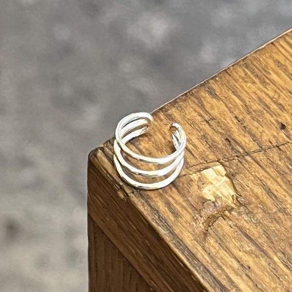 2. Earcuff line Grigio argento BRASS Workshop ear08