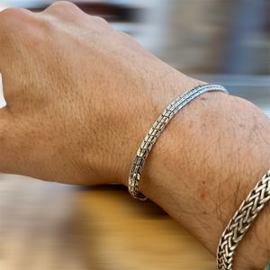 2. Bracciale maglia piatta grigio argento