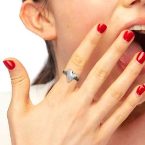 1. Anello mesh cuore irregolare grigio acciaio