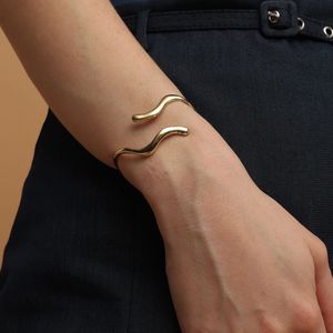 3. Snaky Bracelet gold