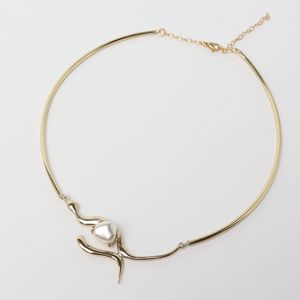 1. Swirl Necklace gold
