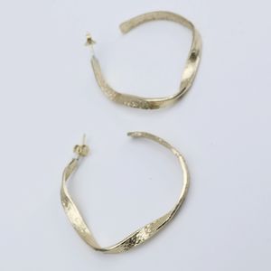 1. Vicky Earrings gold