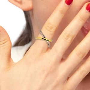 1. Anello incrociato bicolore grigio/oro