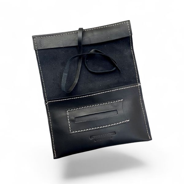 1. Porta tabacco con laccio Nero BRASS Workshop ptl03