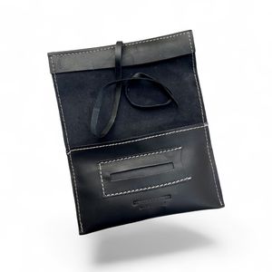1. Porta tabacco con laccio Nero