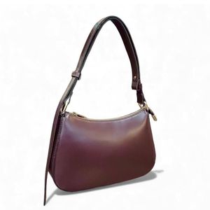 1. Borsa piccola a spalla bordeaux