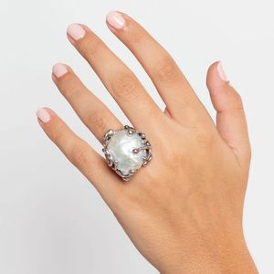 1. Anello con perla barocca grigio argento