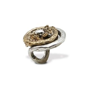 1. Anello grande sasso nello stagno grigio argento