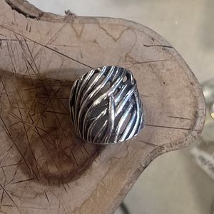 3. Anello “Dirama” Grigio argento