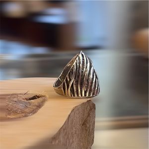 2. Anello “Dirama” Grigio argento