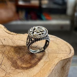 3. Anello tondo "Trinacria" grigio argento
