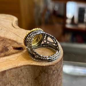 3. Anello tondo "Trinacria" oro