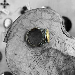 1. Anello barocco tondo "Trinacria" oro