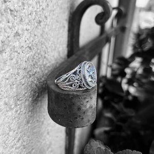 1. Anello barocco tondo "Trinacria" grigio argento