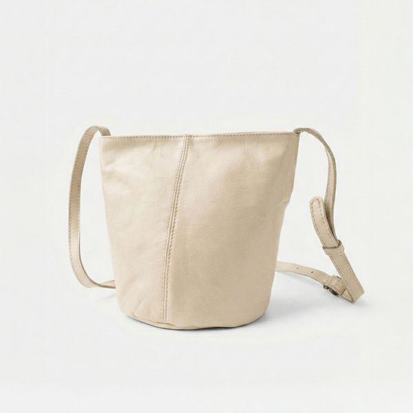 1. Chester Bucket Bag cream BIBA cef1l