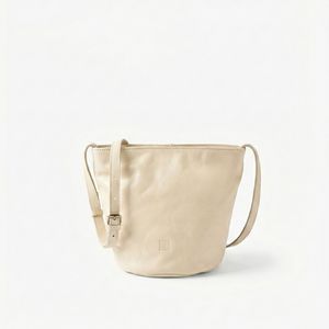 2. Chester Bucket Bag cream