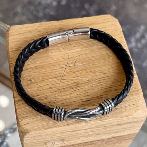 2. Bracciale “nodo piano” nero